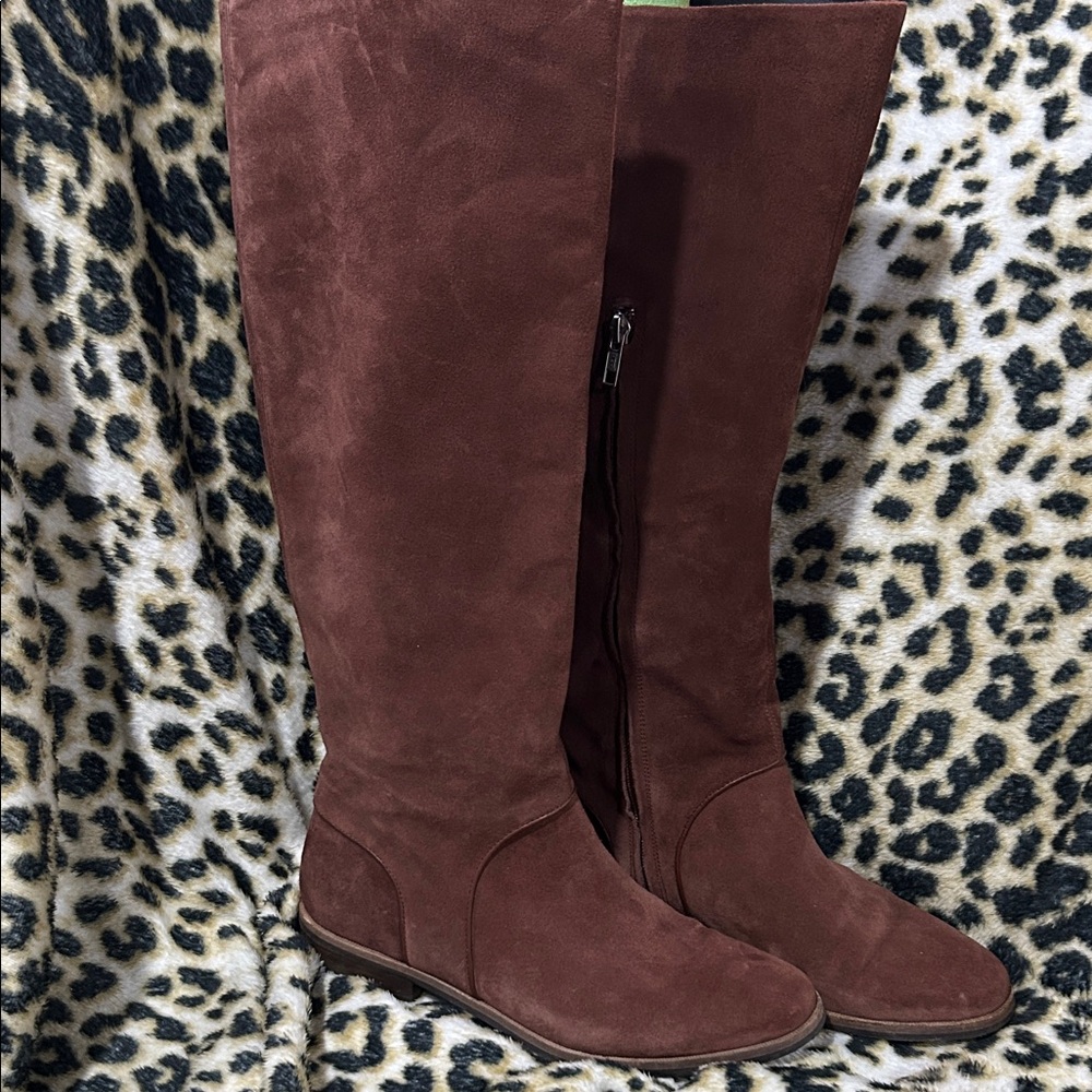 UGG Daley Brown Suede. Boots With Dust-bag in Box.